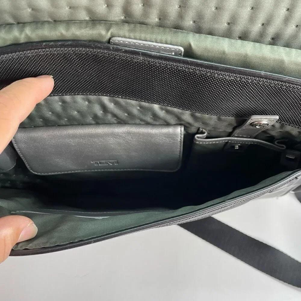 TUMI Spirit of Imagination Black Nylon & Leather Messenger‎ Bag #23671D
